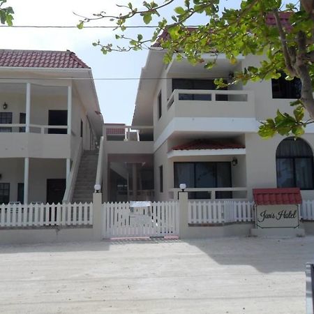 Jans Hotel Caye Caulker Exteriör bild