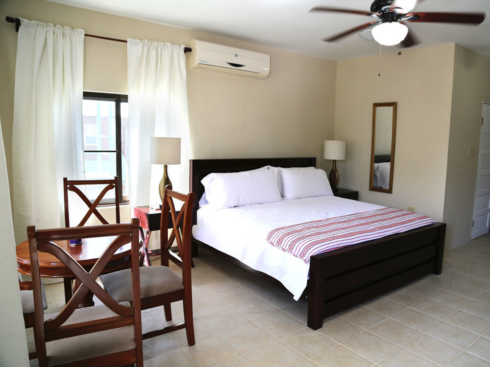 Jans Hotel Caye Caulker Exteriör bild