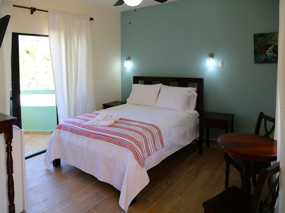 Jans Hotel Caye Caulker Exteriör bild