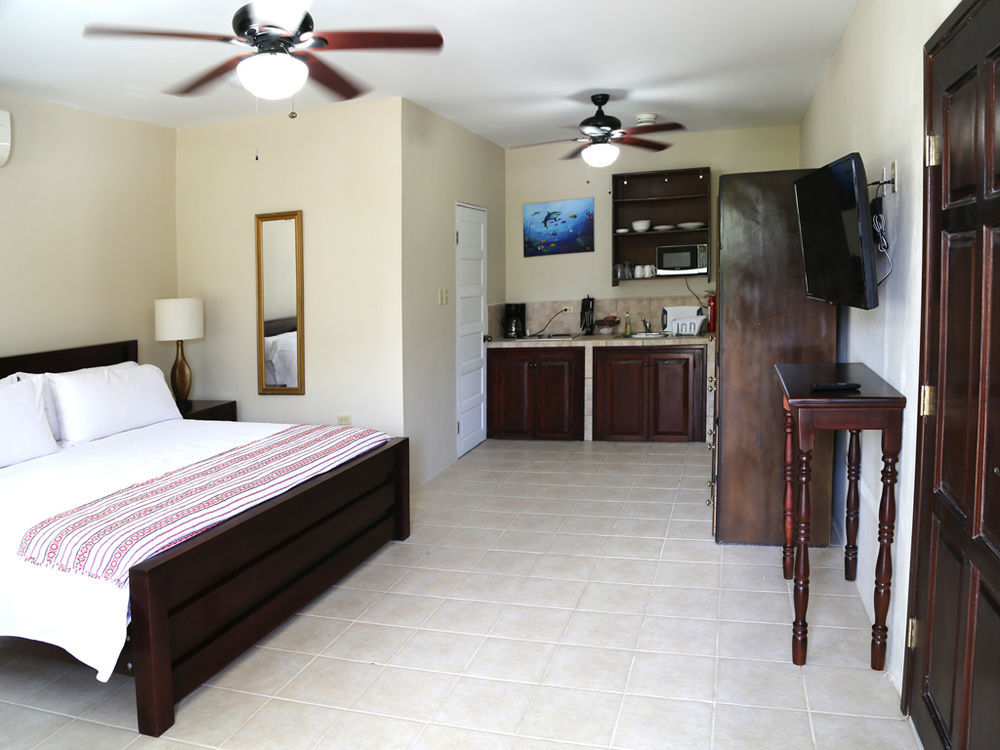 Jans Hotel Caye Caulker Exteriör bild